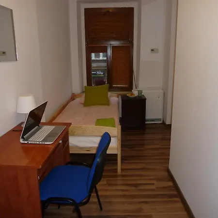 Hostel Centrum Parking