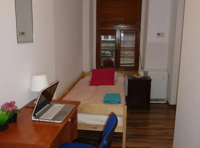 Hostel Centrum Parking *